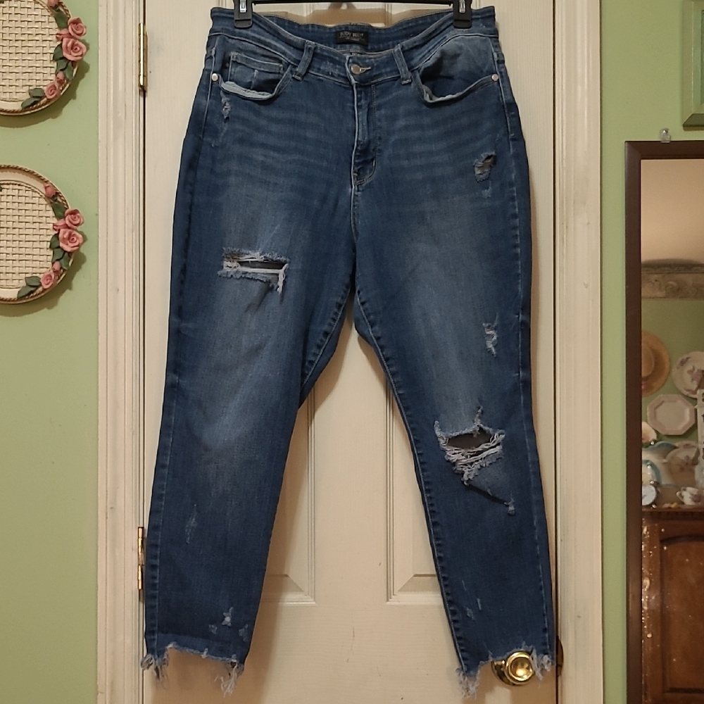 Judy Blue Distressed Ankle Jeans in Dark Blue